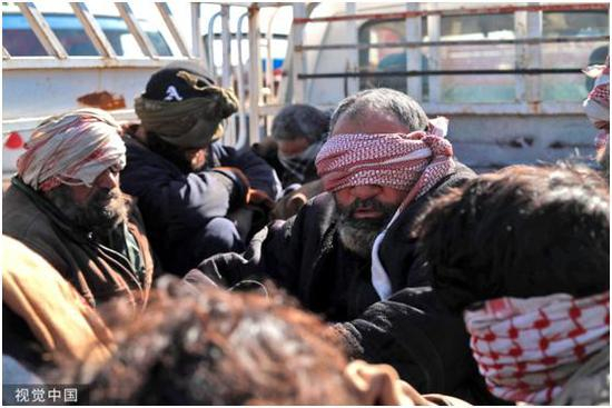  土耳其与库尔德武装在叙利亚北部激战正酣，部分“伊斯兰国”武装分子从叙利亚一所监狱越狱。图源：视觉中国