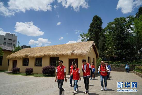 青年学生参观西南联大旧址（2019年5月4日摄）。新华社记者 秦晴 摄