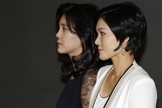  李健熙长女李富真（左）、次女李叙显（右）。