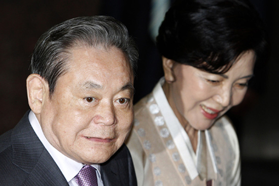  李健熙与他的妻子洪罗喜。