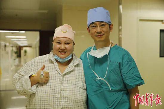 孟化和等待手术的患者。中青报·中青网记者 鲁冲/摄