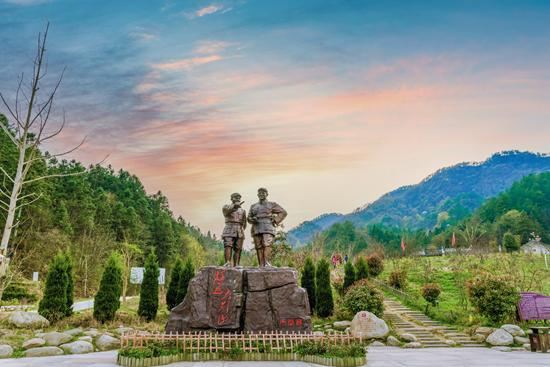  2016年4月1日，安徽省六安市金寨县，刘邓大军千里挺进大别山雕像。石耀臣/摄