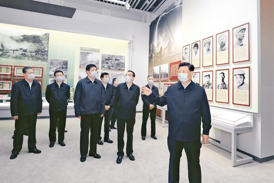 2020年10月19日，党和国家领导人习近平、李克强、栗战书、汪洋、王沪宁、赵乐际、韩正、王岐山等在中国人民革命军事博物馆参观“铭记伟大胜利 捍卫和平正义——纪念中国人民志愿军抗美援朝出国作战70周年主题展览”。 新华社记者 鞠鹏/摄
