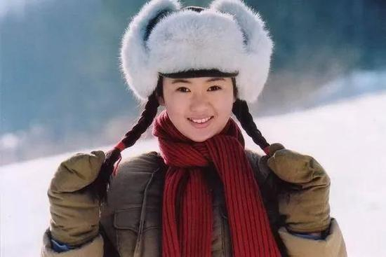 　·第一次拍戏就到东北，童瑶为了御寒狂吃巧克力，变得有些胖胖的。