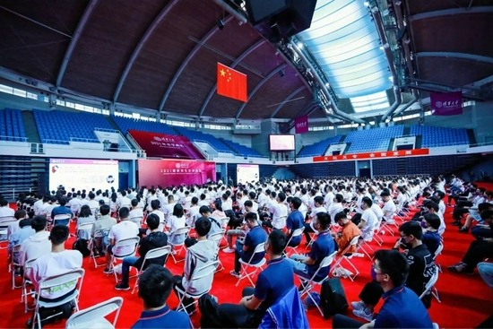 清华大学研究生开学第一课现场。清华大学 供图