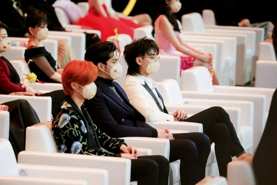 鹿晗（左） 、吴亦凡（中） 、黄子韬。图/视觉中国