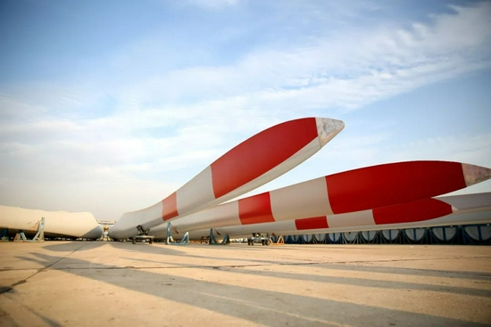  中材科技（萍乡）风电叶片有限公司生产的风电叶片。（王强摄新华社发）