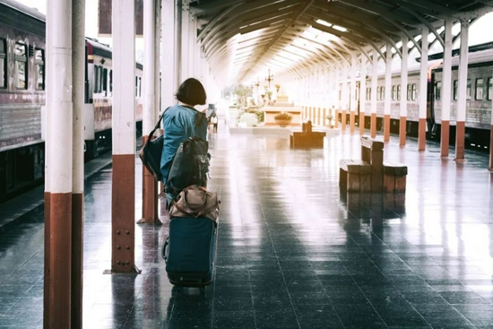 对于去往北上广深的奋斗者来说，买房能带来归属感和安全感吗？/图虫创意