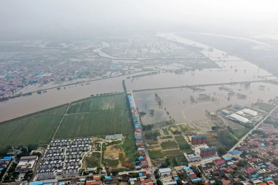 ‎10‎月‎7‎日，受近期连日持续强降雨影响，汾河洪峰进入运城市境内首站新绛县。图/中新图片