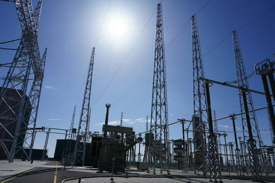  青海-河南±800千伏特高压直流输电工程特高压青南换流站一角 解统强 摄