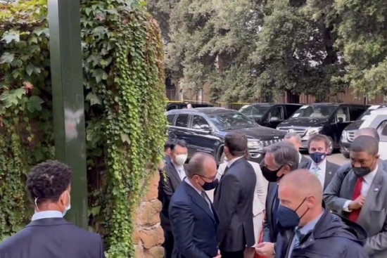 布林肯一行抵达中方代表团驻地