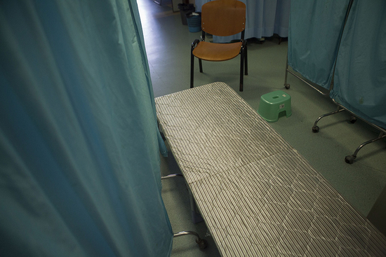 我国的社会医疗保险制度改革发端于1994年的“两江医改”试点，起步较晚。图|视觉中国