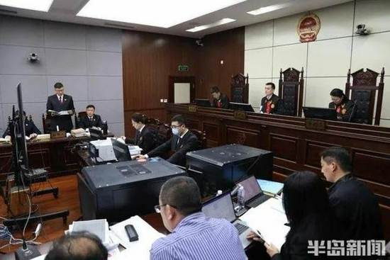 青岛国际机场集团原董事长焦永泉等4人受贿案一审开庭 图片来源：半岛新闻