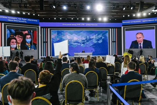 ·2021年12月23日，在俄罗斯首都莫斯科，俄罗斯总统普京回答记者提问。（新华社发，叶甫盖尼·西尼岑摄）