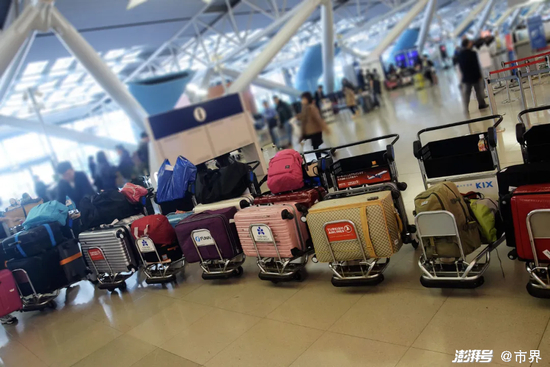 （微商代购装满行李箱）