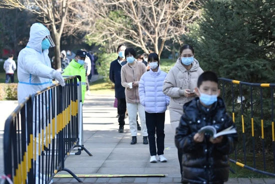  2021年12月21日，西安启动新一轮全员核酸检测（新华社记者 邵瑞 摄）