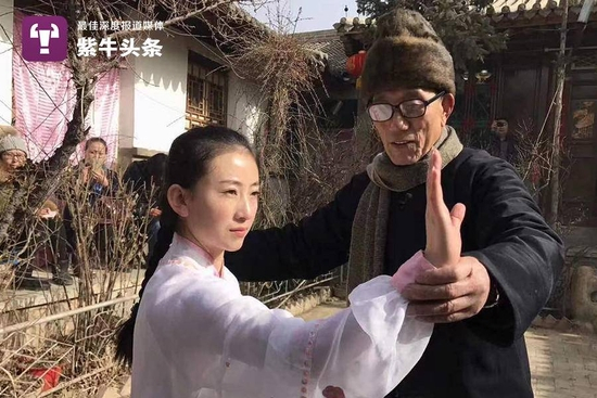 张含亮跟着父亲学武