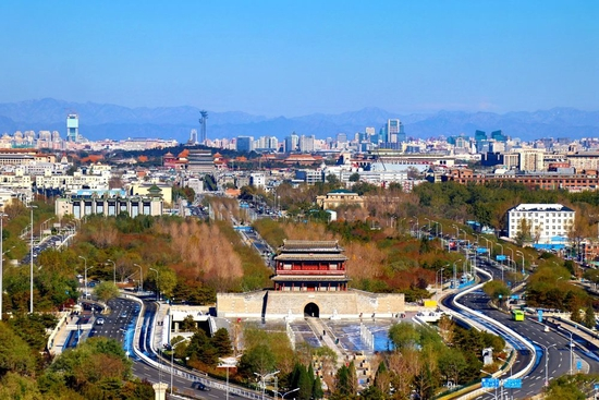 北京永定门城楼及周边景色（2021年11月8日摄）。新华社发（牛云岗 摄）