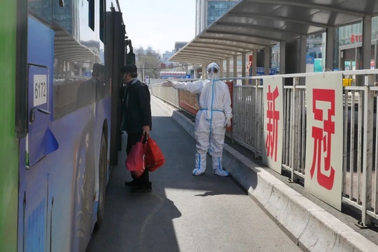 2022年4月16日，吉林省吉林市，新冠肺炎确诊患者治愈出院。