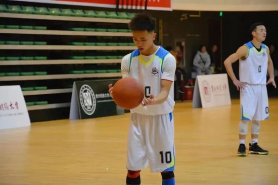 ·石学念日常打球照。