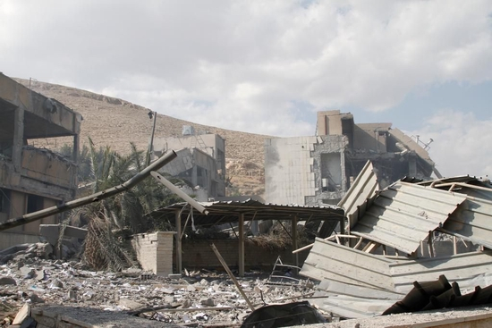 这是2018年4月14日在叙利亚大马士革东北部拜尔宰地区拍摄的遭袭的科学研究中心。当天凌晨，叙利亚境内政府和军方多处目标突遭美国、英国和法国三国联合空袭。（新华社发，梅马里 摄）