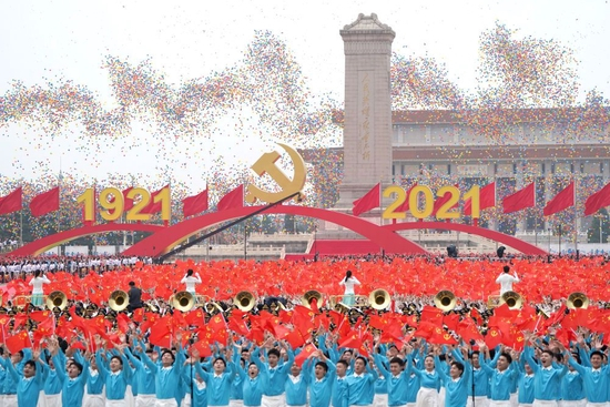 　　2021年7月1日上午，庆祝中国共产党成立100周年大会在北京天安门广场隆重举行。这是庆祝大会现场放飞气球。新华社记者 陈晔华 摄
