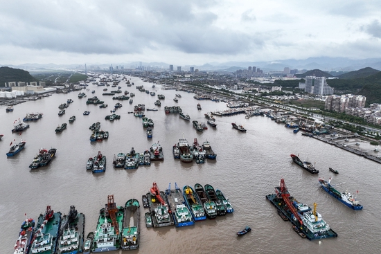 台风“梅花”靠近，浙江舟山船只满港避狂风。图片来源：IC photo