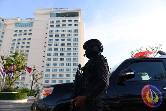 　东盟峰会在柬埔寨举办 安全部队站岗 图源 视觉中国