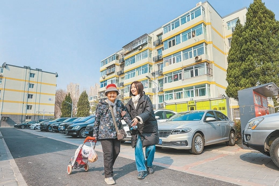  天堂河小区焕然一新，居民生活环境显著改善。 本报记者 邓伟摄