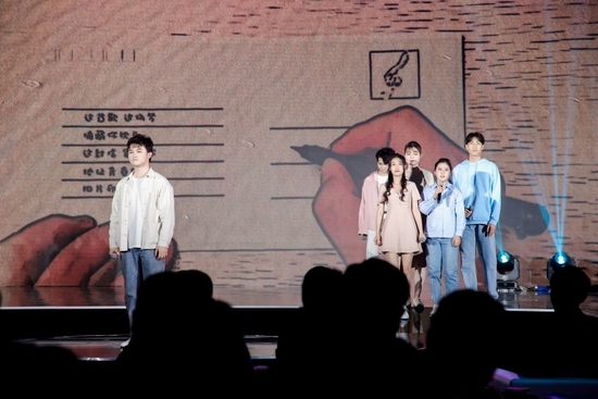  中央民族大学的青年歌手合唱歌曲《为你唱首歌》