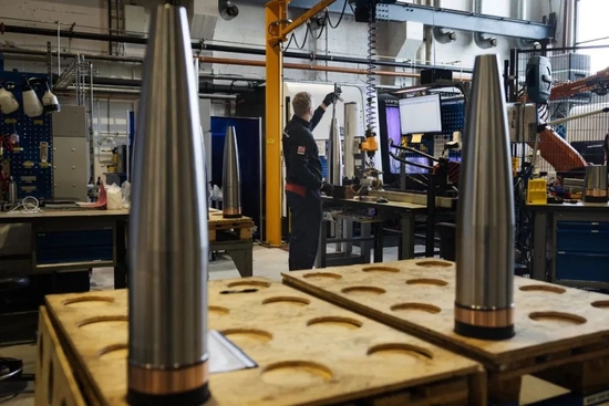 西方军工厂正在迅速扩充弹药产能。图源：nyt