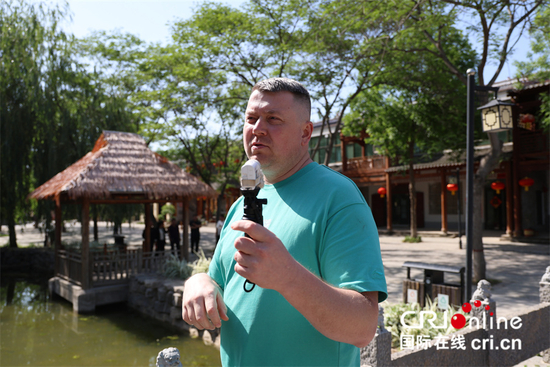  俄罗斯视频博主斯拉瓦 摄影 贾亲亲