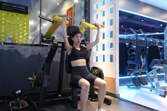 洪昊昀健身房训练身体。图/马永栋 摄