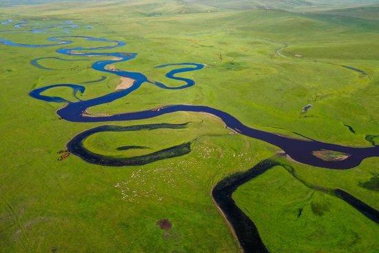 这是位于内蒙古呼伦贝尔市陈巴尔虎旗境内的莫日格勒河（2021年7月21日摄，无人机照片）。新华社记者 连振 摄