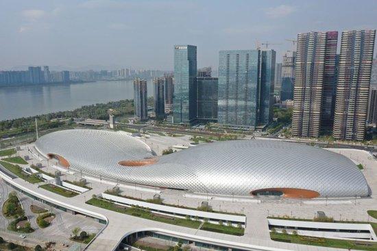  2022年3月30日拍摄的杭州奥体中心体育馆和游泳馆（无人机照片）。新华社记者 黄宗治 摄