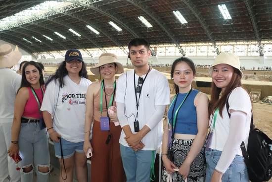  外国博主与北京外国语大学国际学生打卡秦始皇帝陵博物院&nbsp;摄影 张雨晨