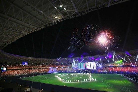  第19届地中海运动会开幕式在中国企业承建的阿尔及利亚奥兰奥林匹克体育场举行。