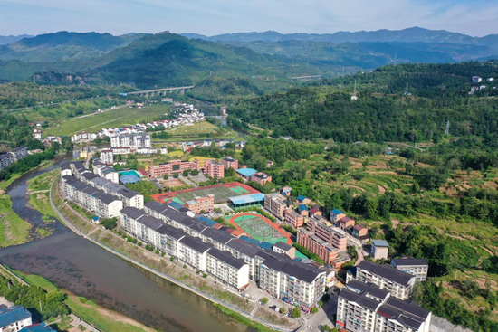  9月1日拍摄的位于重庆市石柱县三河镇的三河小学（无人机照片）。