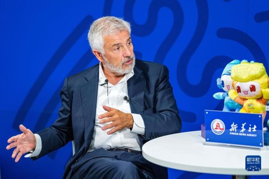 9月25日，国际奥委会副主席萨马兰奇接受新华社记者专访。当日，前来参加杭州亚运会系列活动的国际奥委会副主席胡安·安东尼奥·萨马兰奇在杭州接受新华社记者专访。新华社记者 孙非 摄