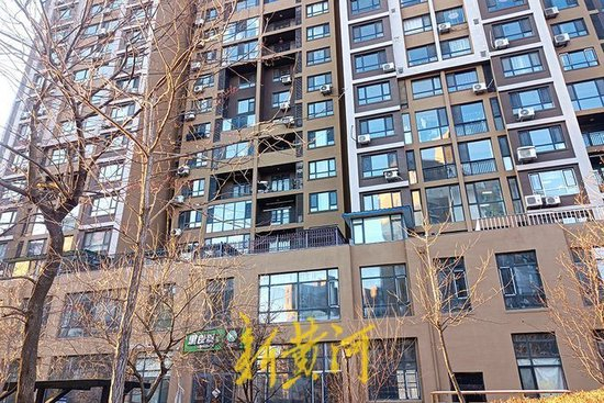 受损房屋已得到修缮，肉眼难以看到爆炸留下的痕迹