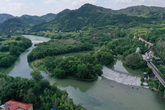  位于浙江省衢州市龙游县的世界灌溉工程遗产姜席堰（2023年8月2日摄，无人机照片）。新华社记者 黄宗治 摄