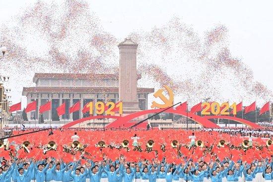庆祝中国共产党成立100周年大会在北京天安门广场隆重举行。这是庆祝大会现场放飞气球（2021年7月1日摄）。新华社记者 李尕 摄