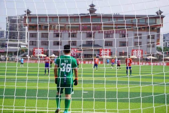 3月23日至24日，香港警察足球会与贵州榕江当地民间足球队展开友谊赛。贵州日报天眼新闻记者 田旻佳 摄