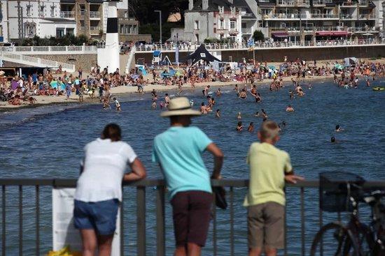  在欧洲，喜欢去海滩度假的法国人年假最多