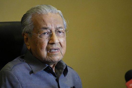 马来西亚前总理马哈蒂尔接受反贪污委员会调查