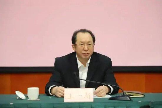 1.中纪委重拳打虎，连擒三名贪官