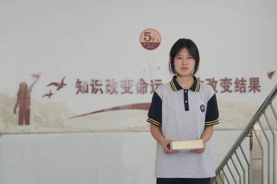 姜萍全球排名第12的成绩在一众名校生中脱颖而出。阿里巴巴公众号