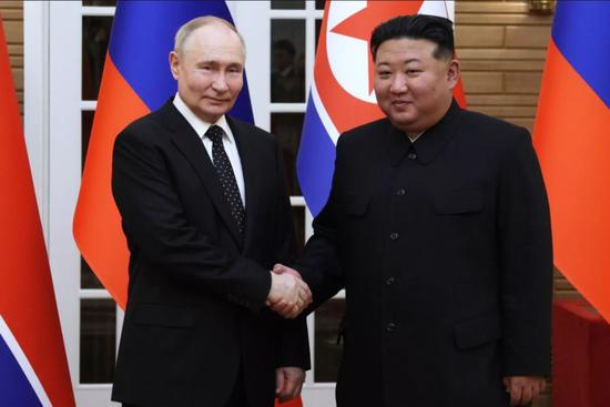 ·普京（左）和金正恩。（图源：俄罗斯卫星通讯社）