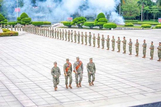 伊姐五一热推：电影《维和防暴队》；电视剧《微暗之火》......