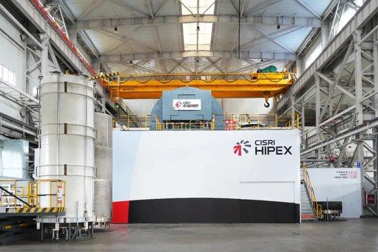 我国首台套超大型热等静压装备HIPEX1850。图片来源：中国钢研